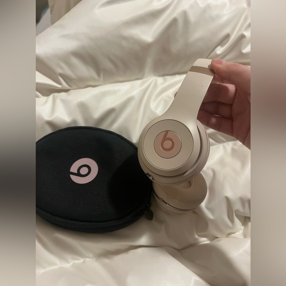 Beats by Dr. Dre - Beats Solo3 Wireless On Ear Headphones - Rare Light Baby Pink - Picture 3 of 8